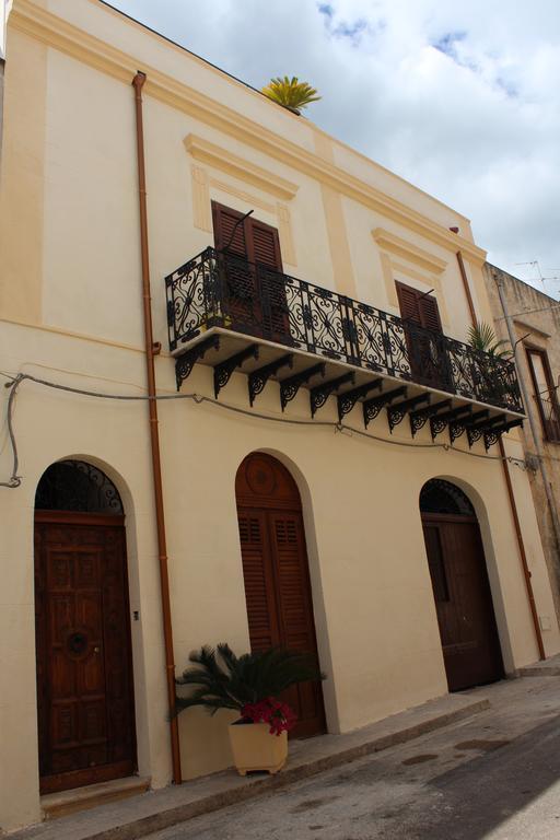 Palazzo Taormina Apartment Castellammare del Golfo Exterior photo