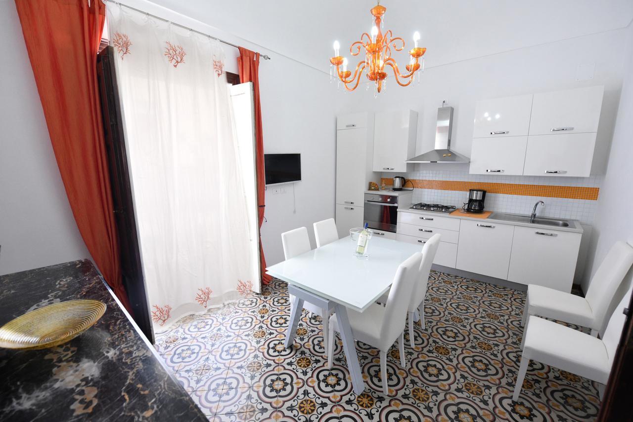 Palazzo Taormina Apartment Castellammare del Golfo Exterior photo